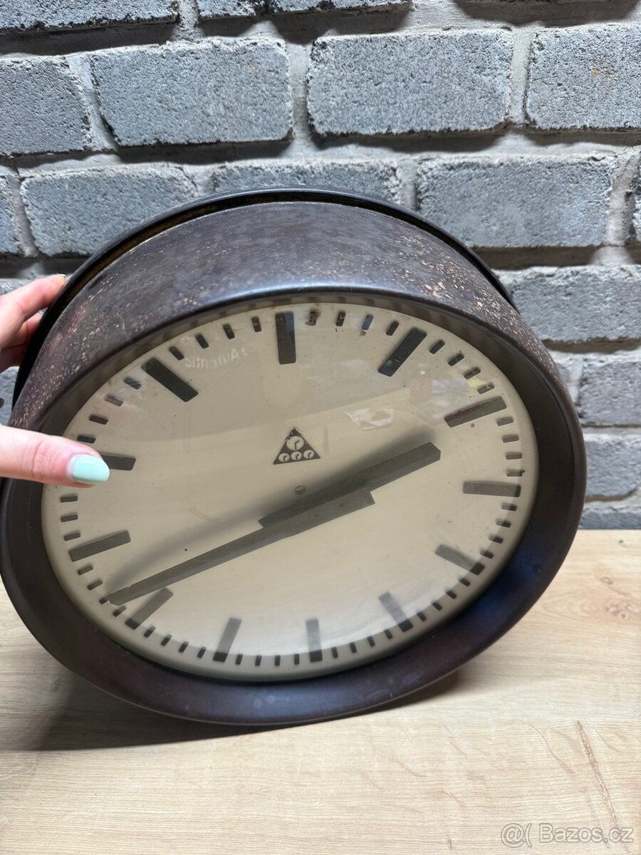 Retro hodiny Pragotron - 3