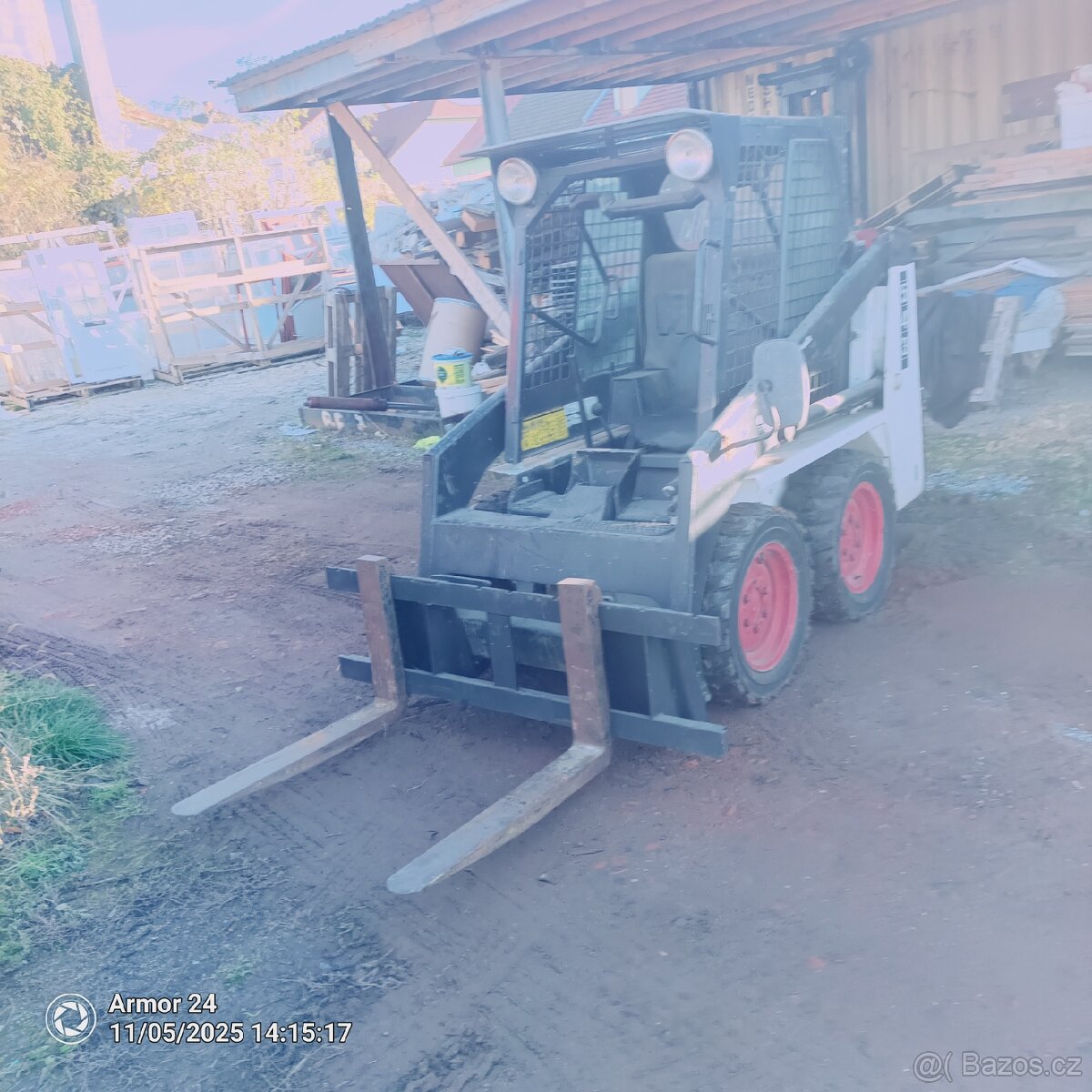 Smykový nakladač Bobcat 543 - 3