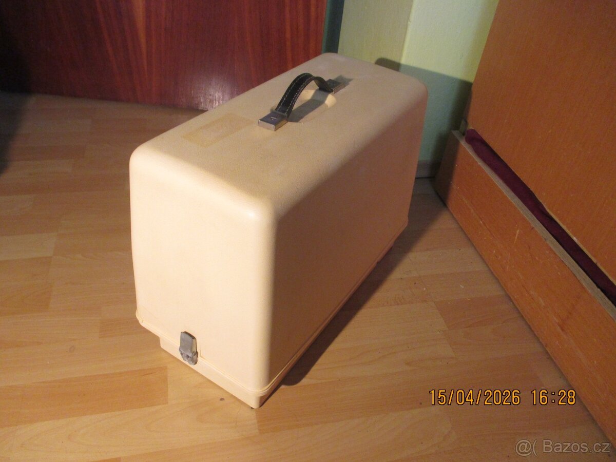 Kufříkový šicí stroj Veritas - 3