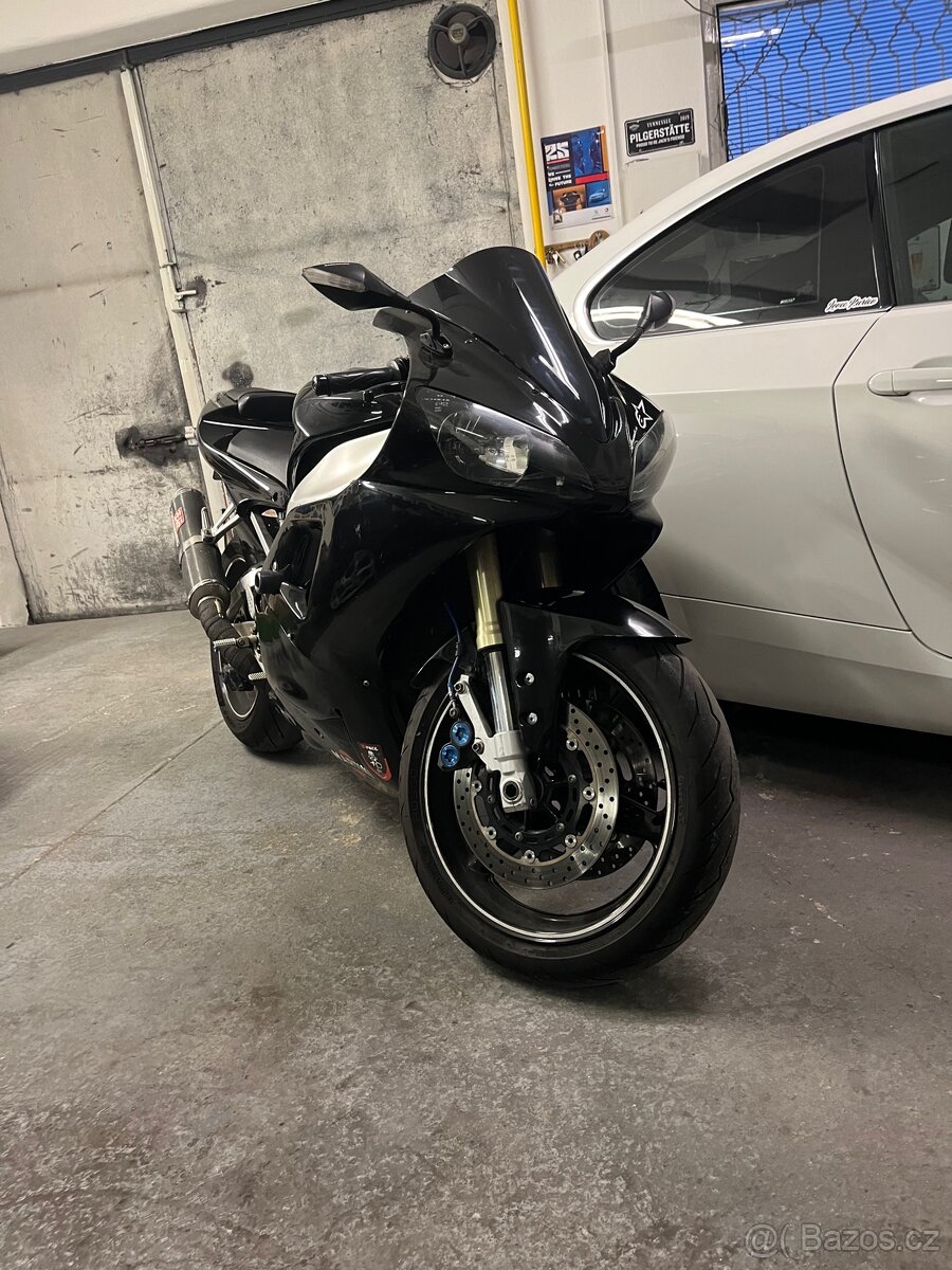 Yamaha R1 - 3