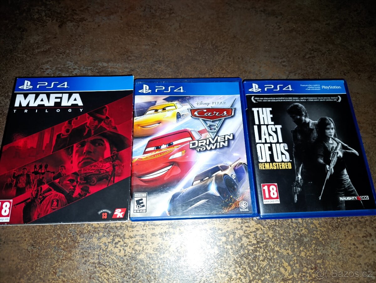 Play Station 4 500Gb, 2x ovladac, stojanek, kabely, 3 hry - 3