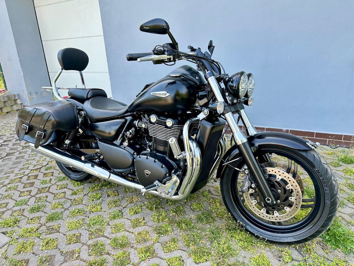 Triumph Thunderbird storm - 3