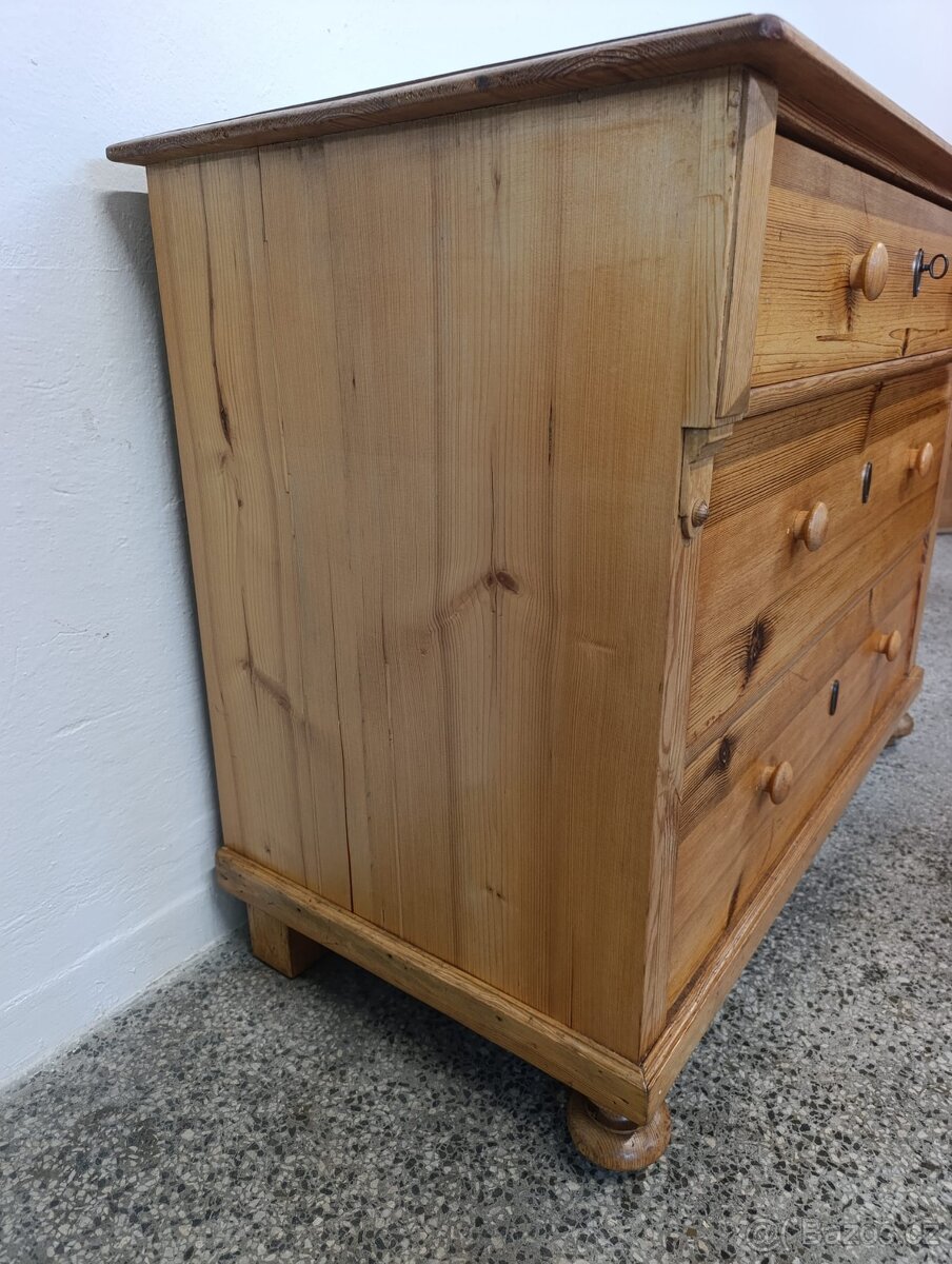 starožitná komoda celomasivní - 3