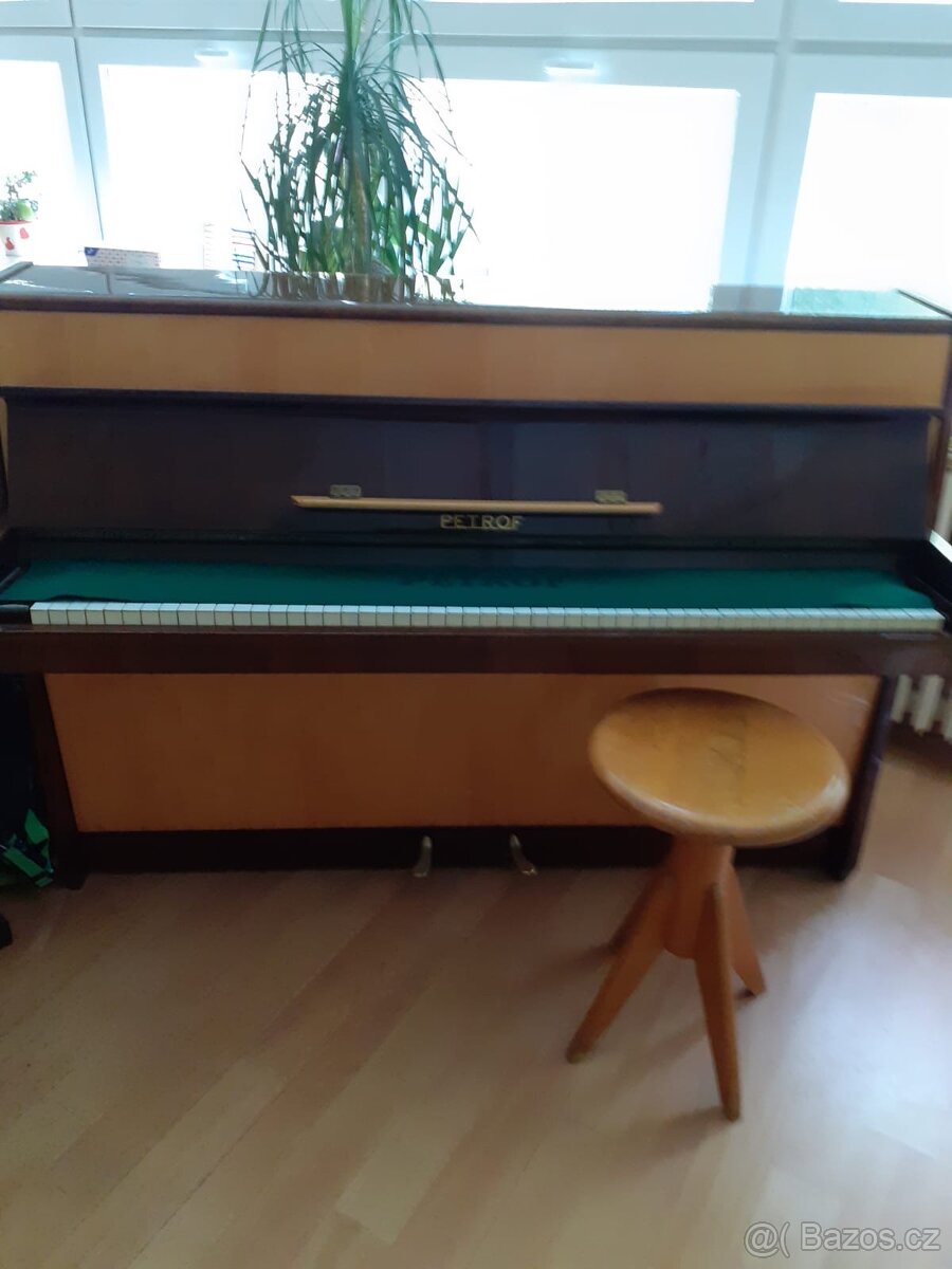 Pianino Petrof klasik - 3
