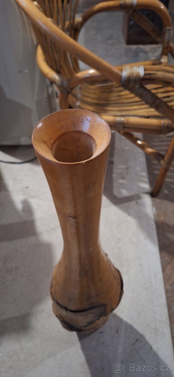 Dekorativní váza z vyřezávaného dřeva - 3