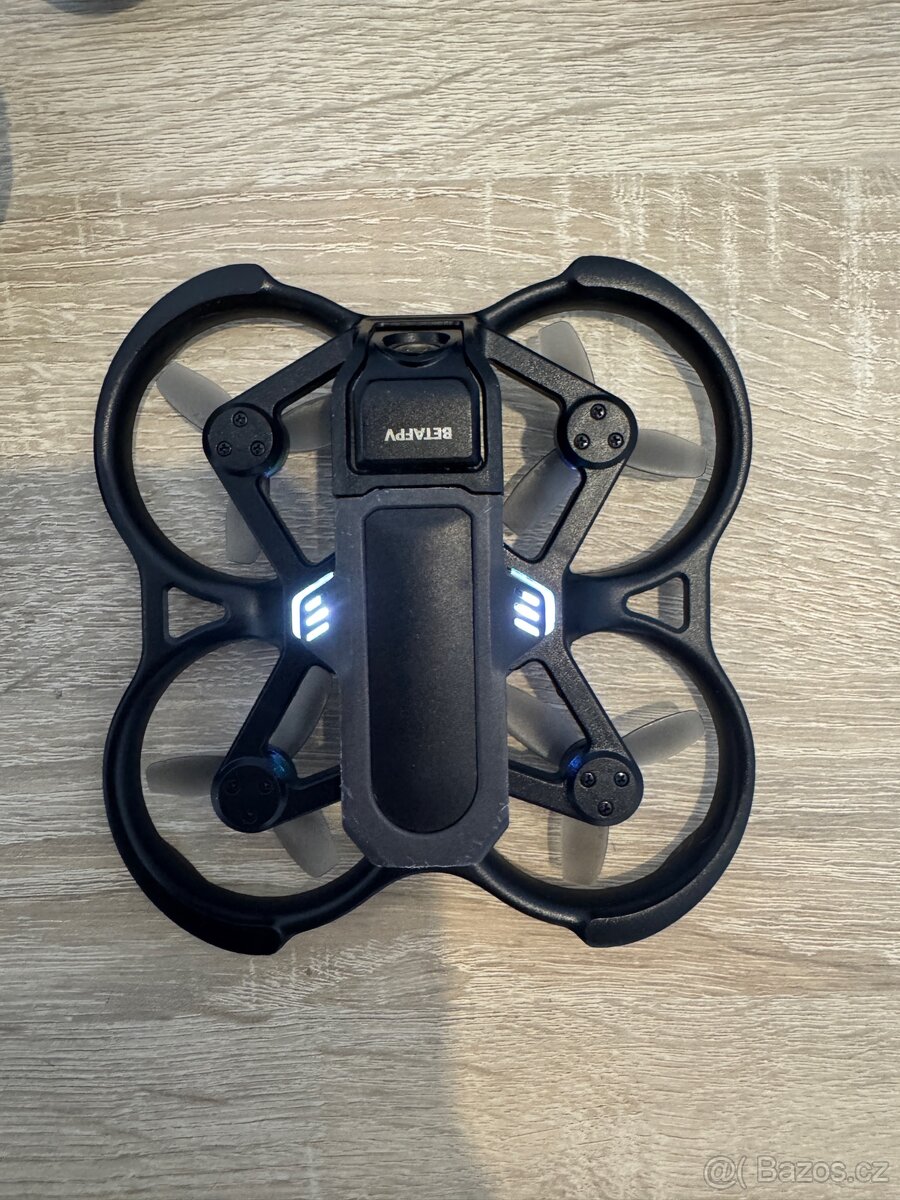FPV dron BETAFPV s brýlemi a ovladačem – kompletní set - 3