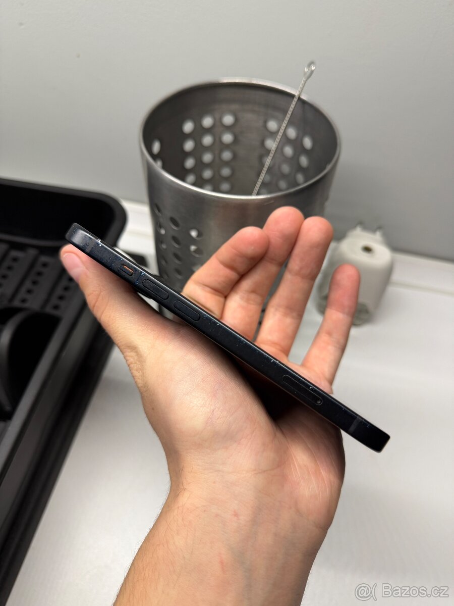 iPhone 15 - černý 128gb 76% - 3