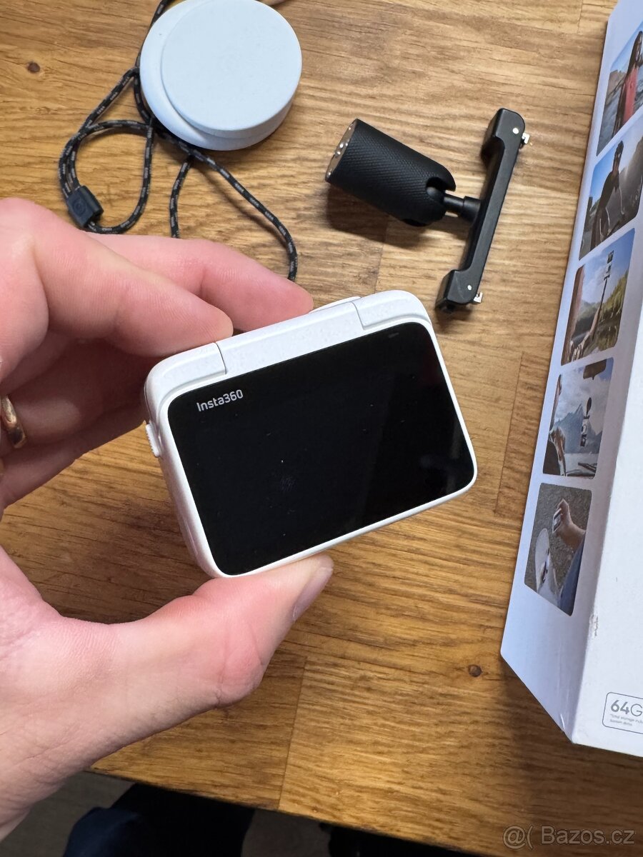 Insta 360 GO 3 64 gb bílá - 3