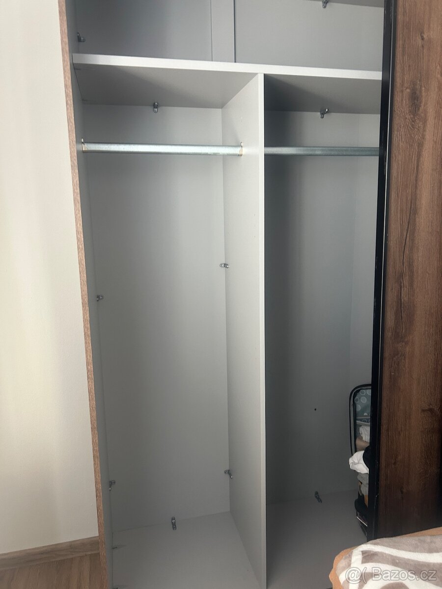 Šatní skříň - 3