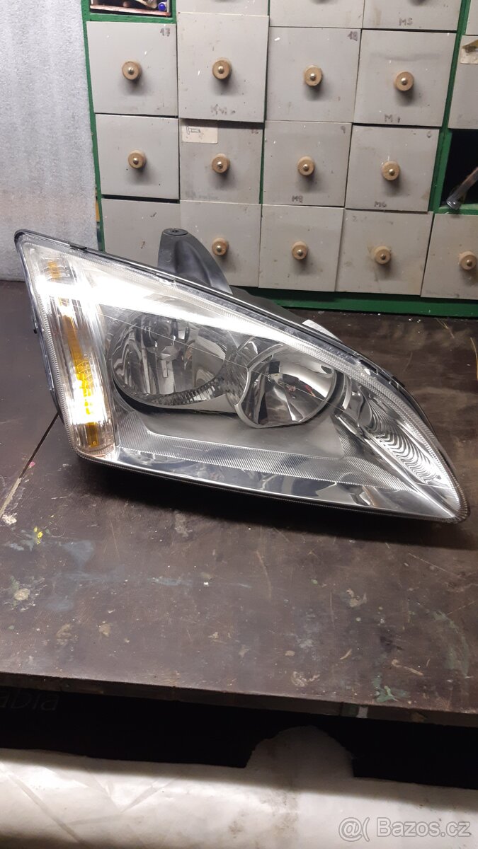 Přední světla Ford Focus mk 2 - 3