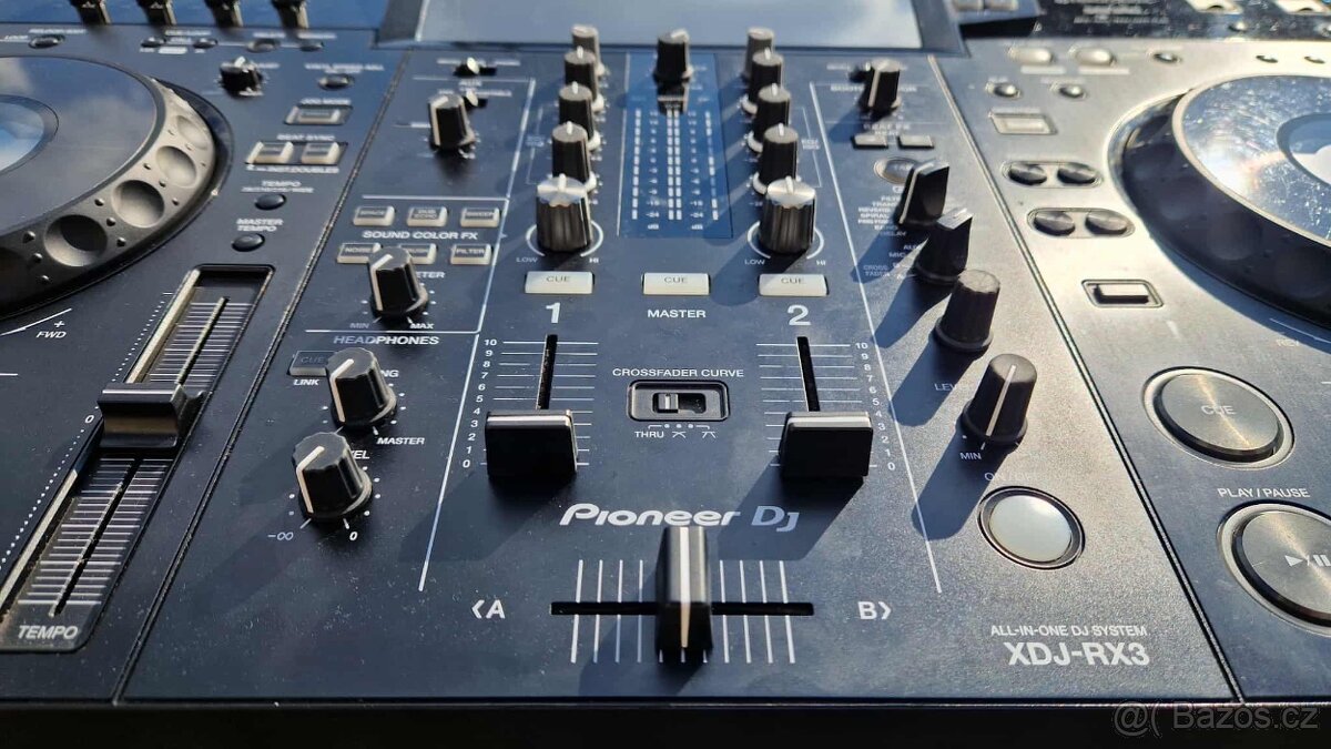 Pioneer XDJ RX3 + UDG Bag - 3