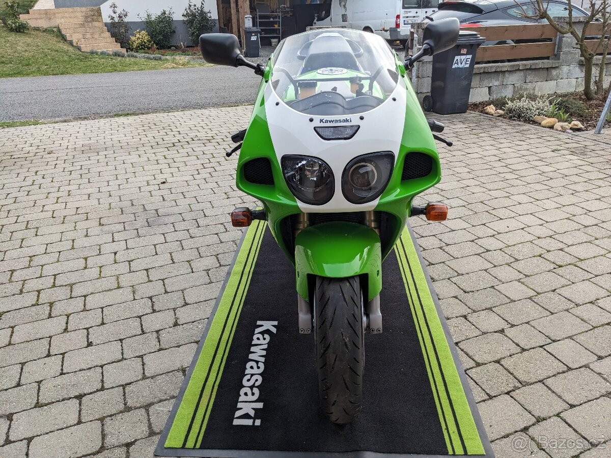 Kawasaki ZX-7R - 3