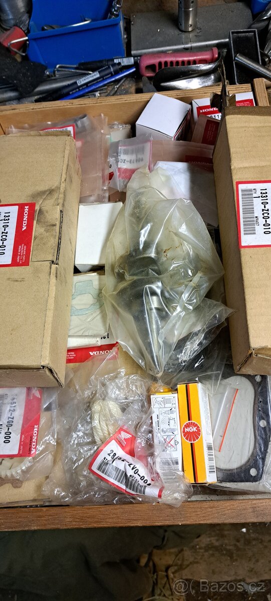 Prodám nahradni dily na elektrocentralu Honda. - 3