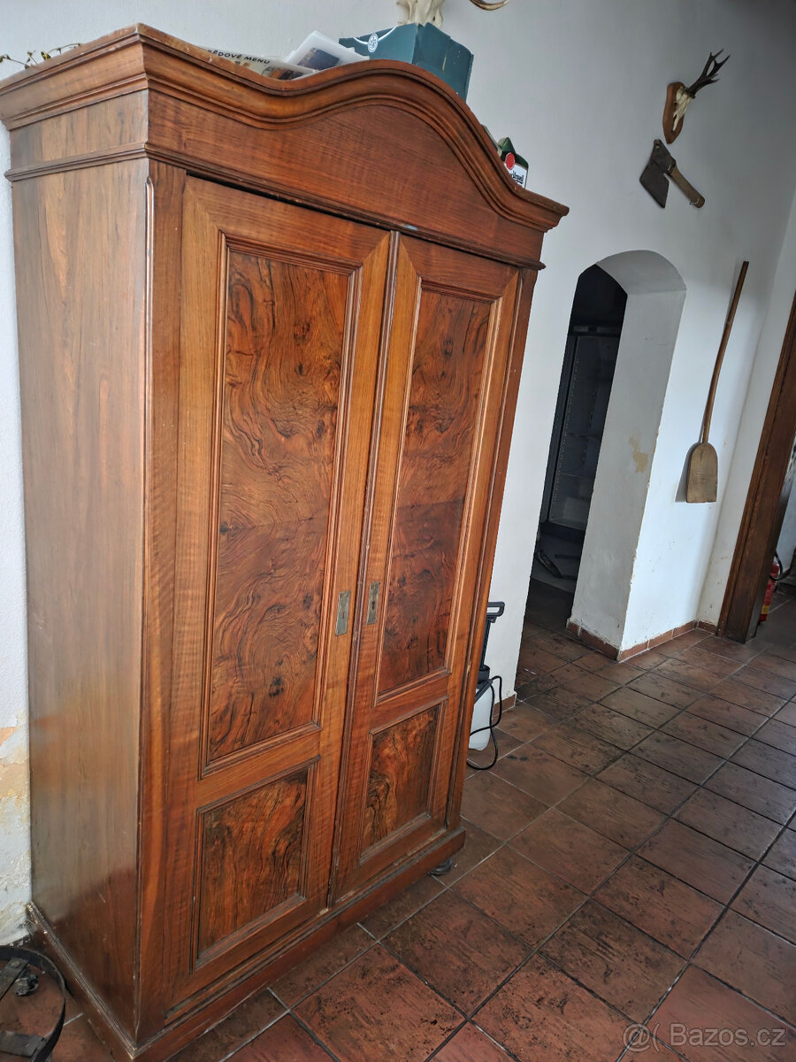 Prodám starožitné skříně - 3