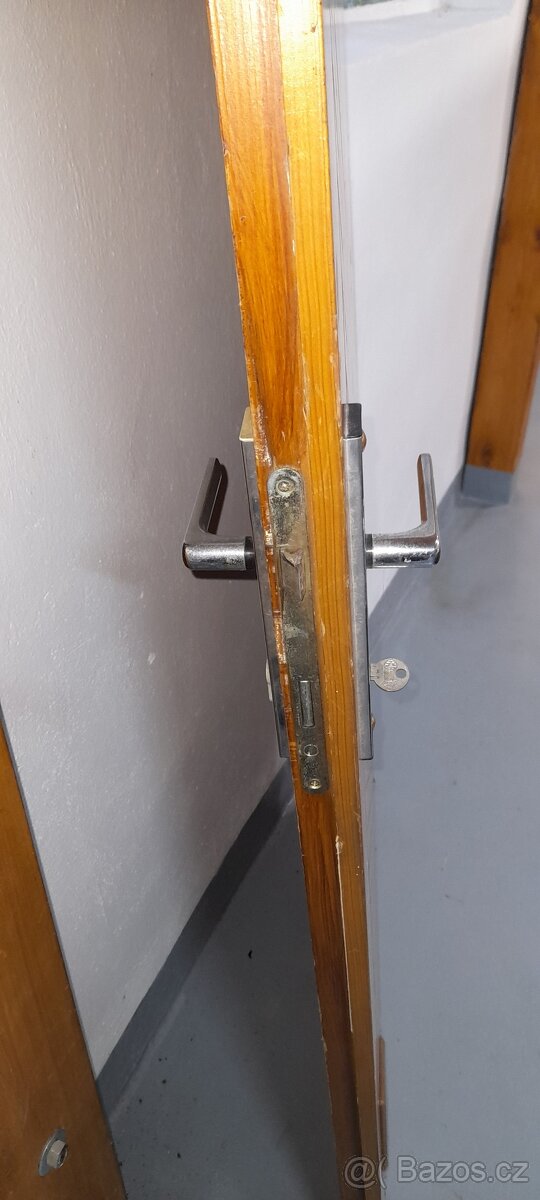 Dřevěné vchodové dveře pravé - 3