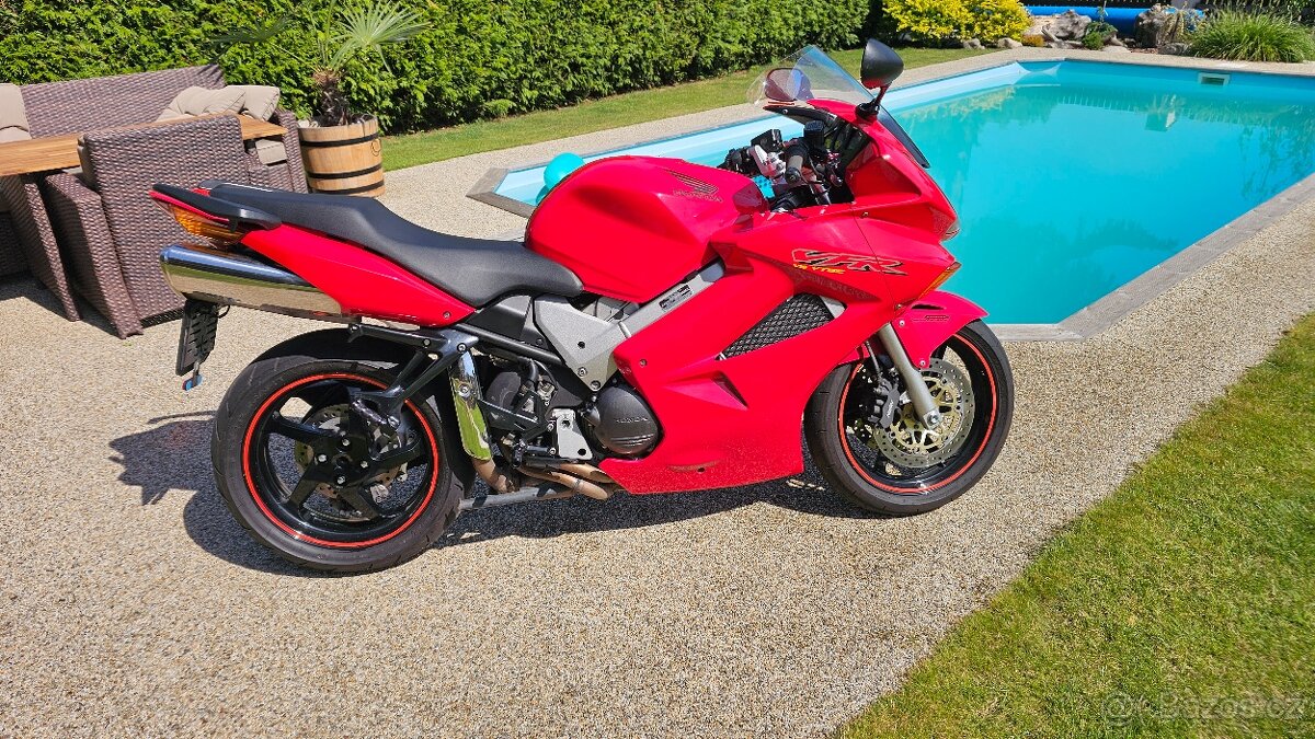 Honda VFR 800 VTEC RC46 - 3