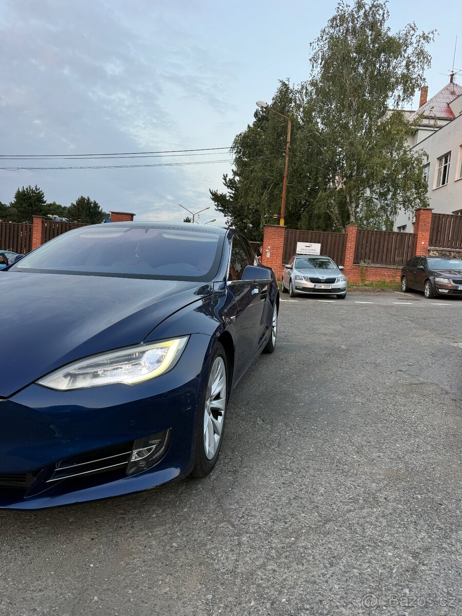 Tesla model S - 3
