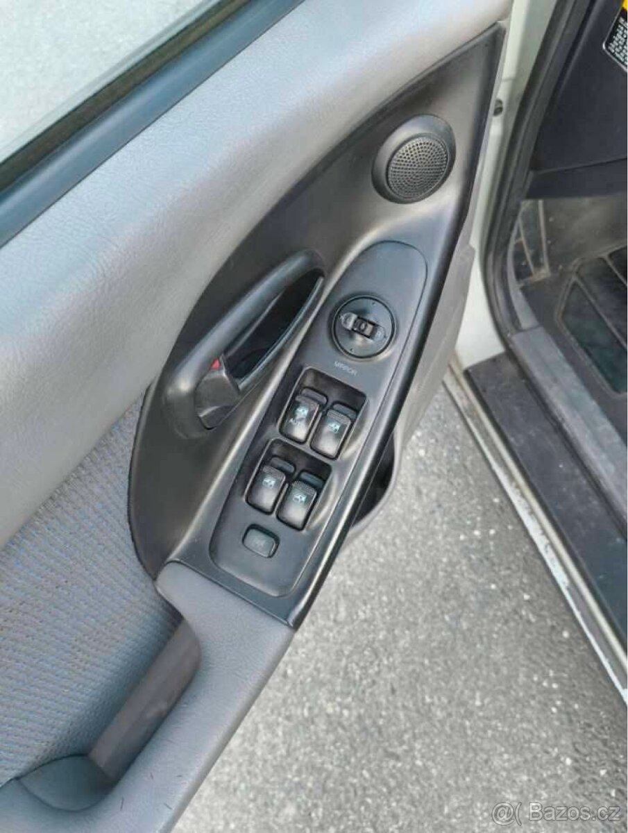 Hyundai Elantra 1.6i/2003 - 3