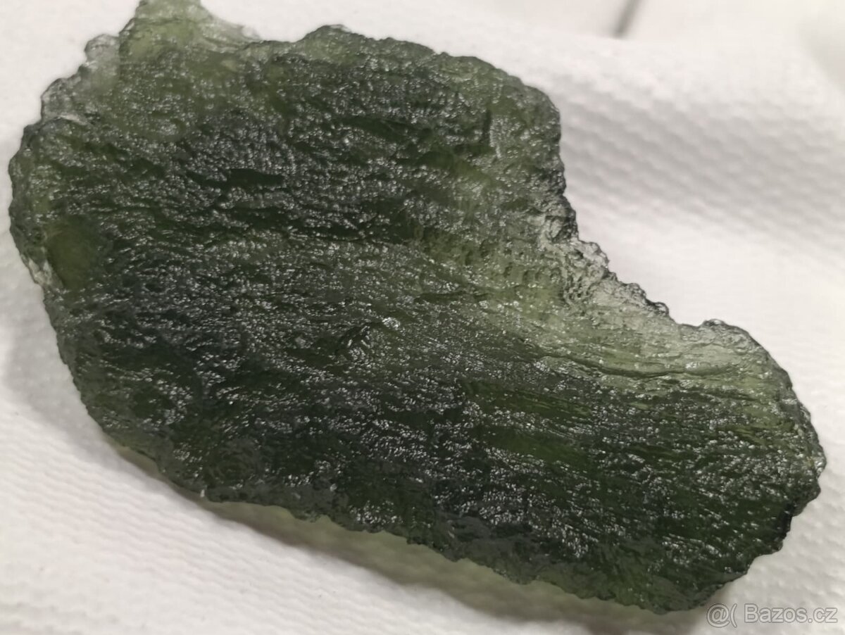 Krásný velký Vltavín z Chlumu, těžký14,36 gramu, ve stojánku - 3