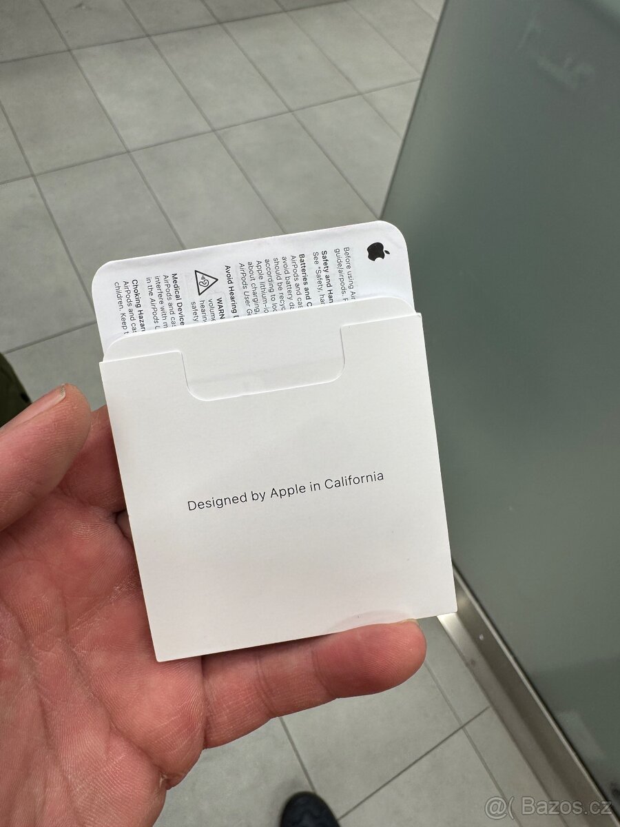 Prodám sluchátka Apple Air Pods 4 - 3