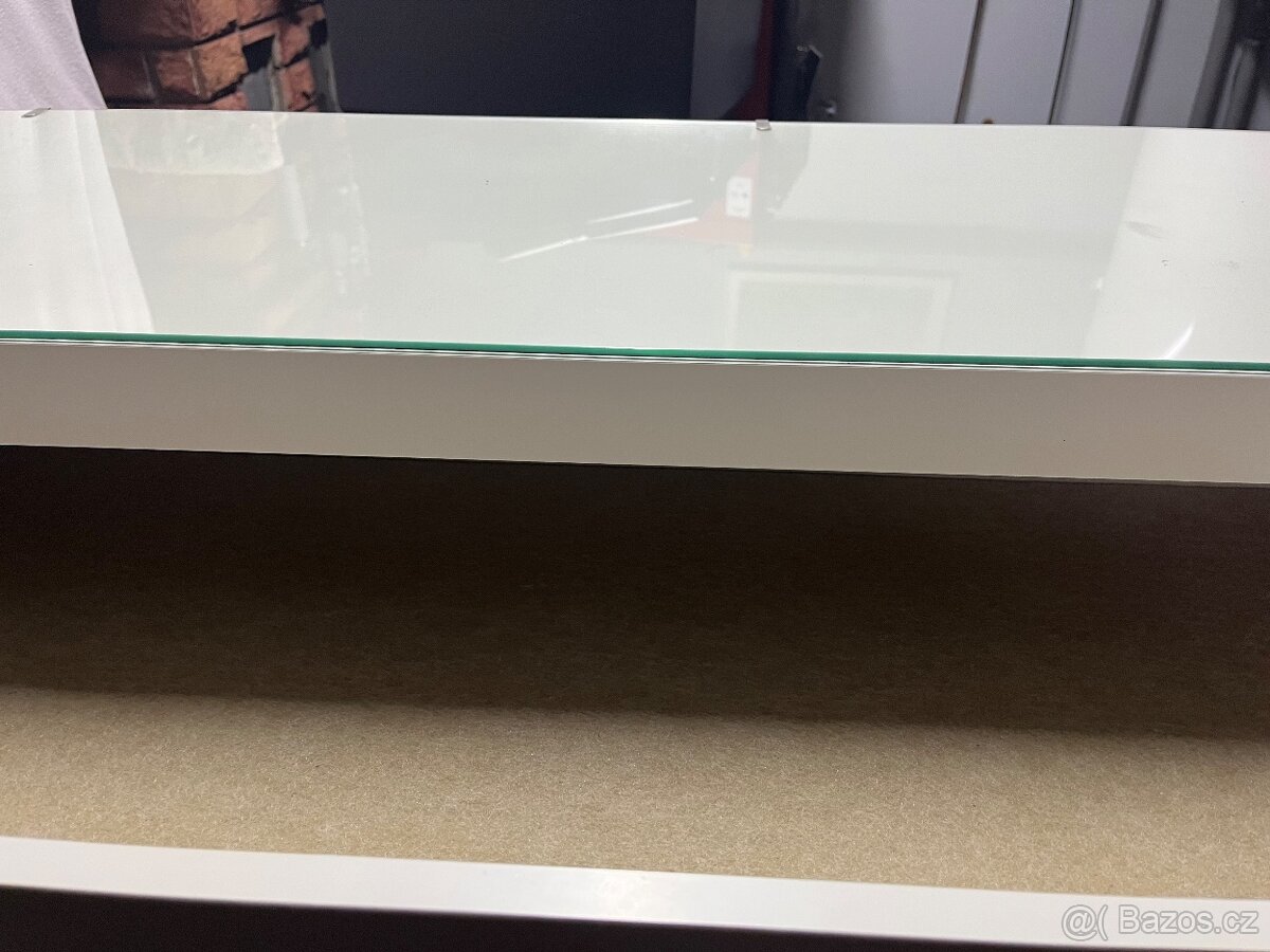 Pracovní / kosmetický stůl - 3