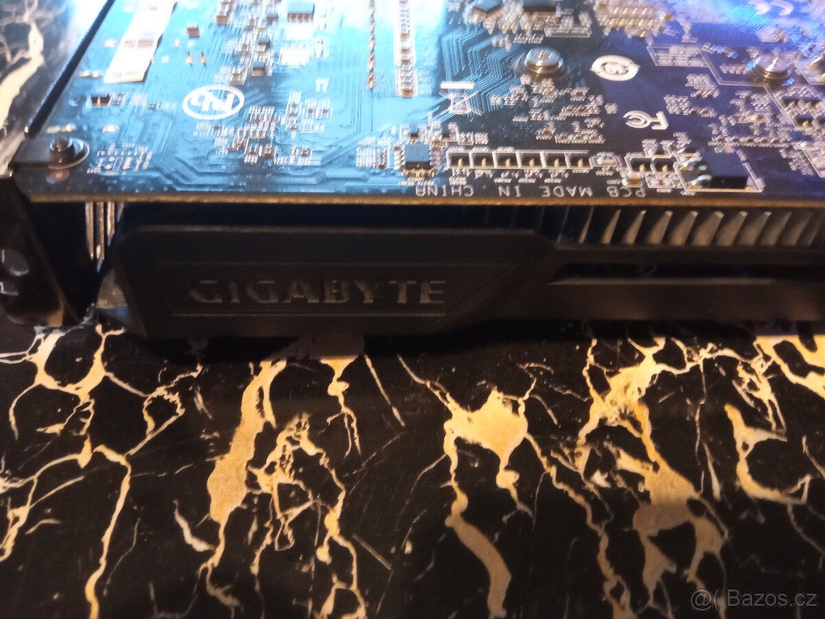 Gigabyte GV-RX560OC-4GD - 3