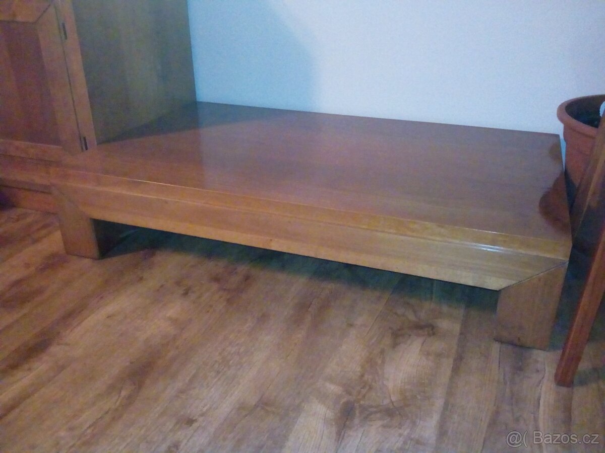 Stolek pod televizi. - 3