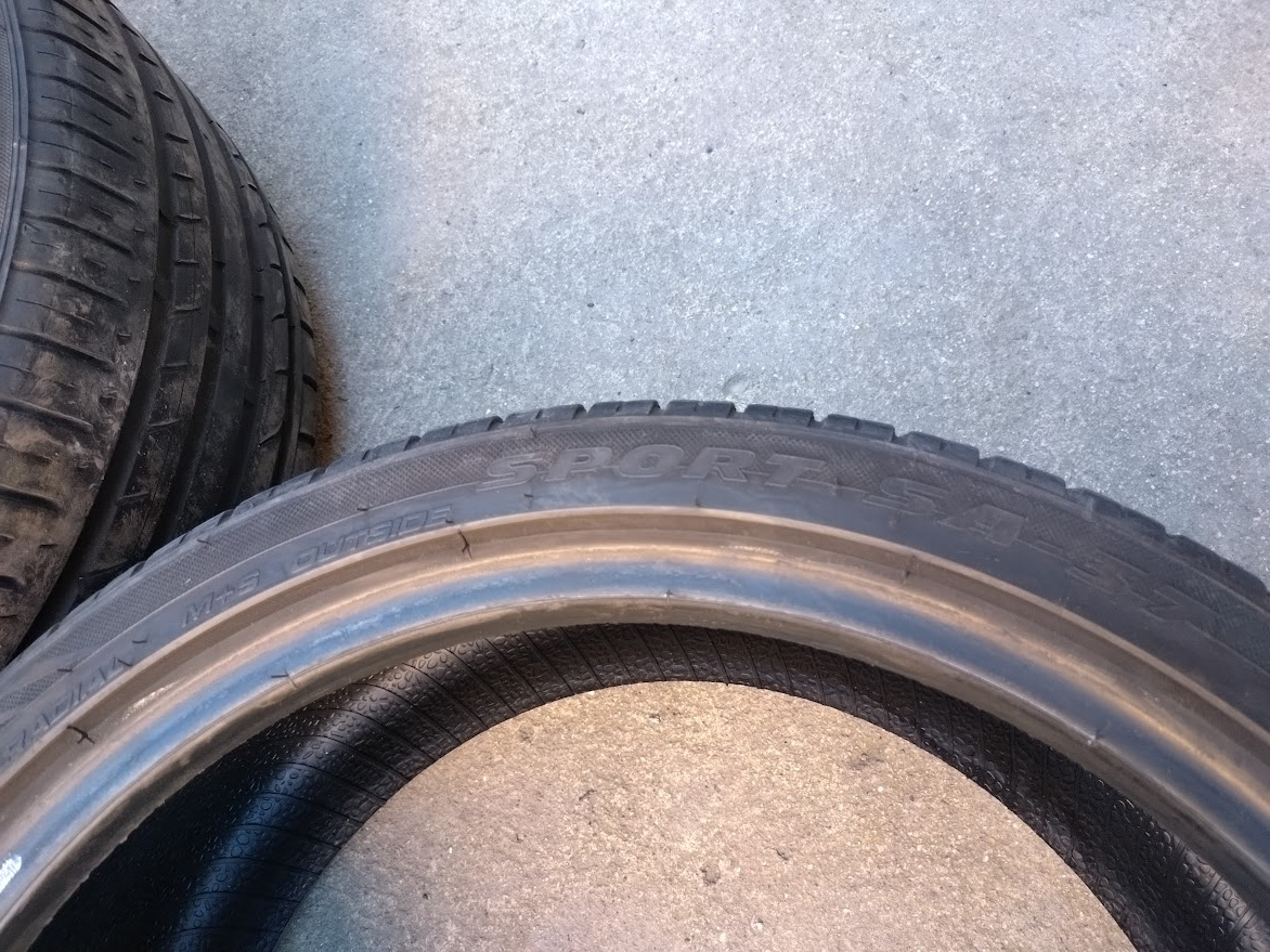 245/35 R18 - 3