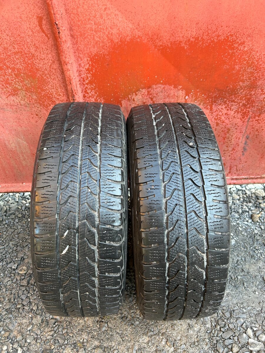 Prodám gumy 215/60/17C - 3