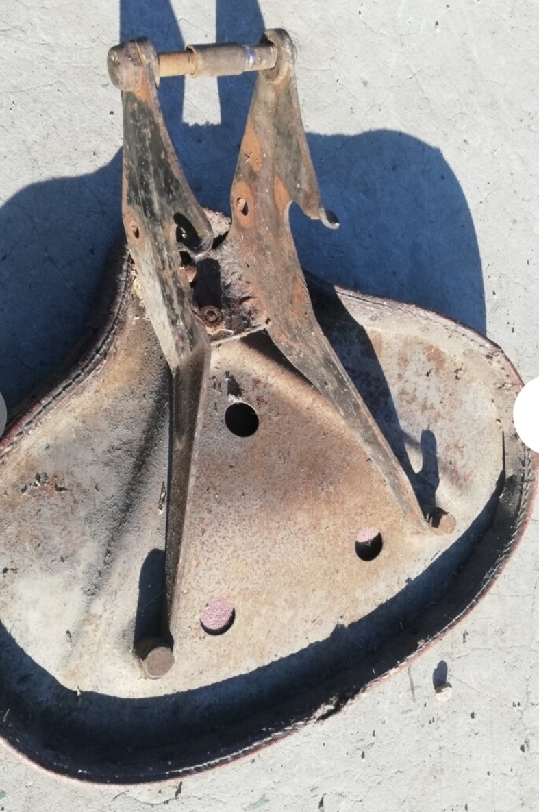 ČZ 125/150 sedlo - 3