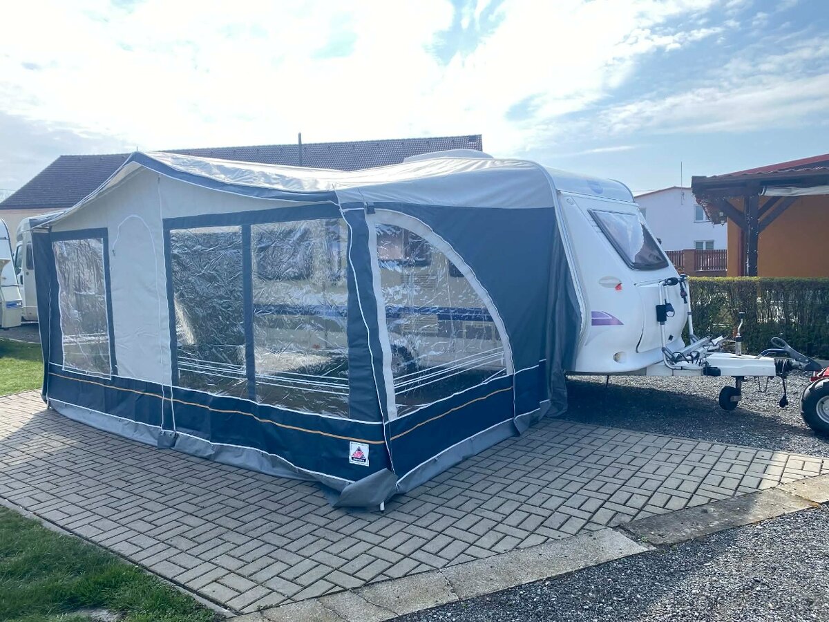 Hobby De Luxe 450 / 100 km/h/ KLIMATIZACE - 3