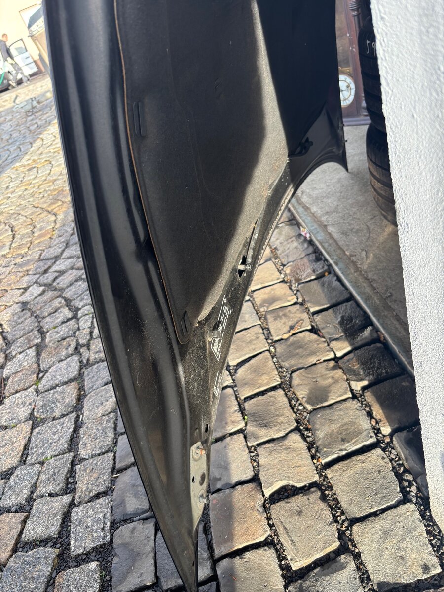 Volvo v50 - kapota - 3