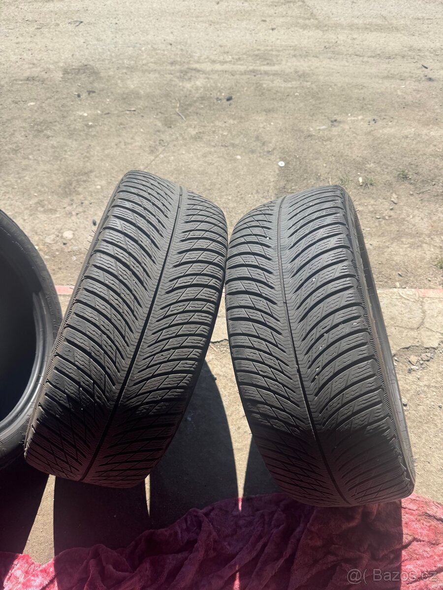 Pneu 235/45R18 - 3