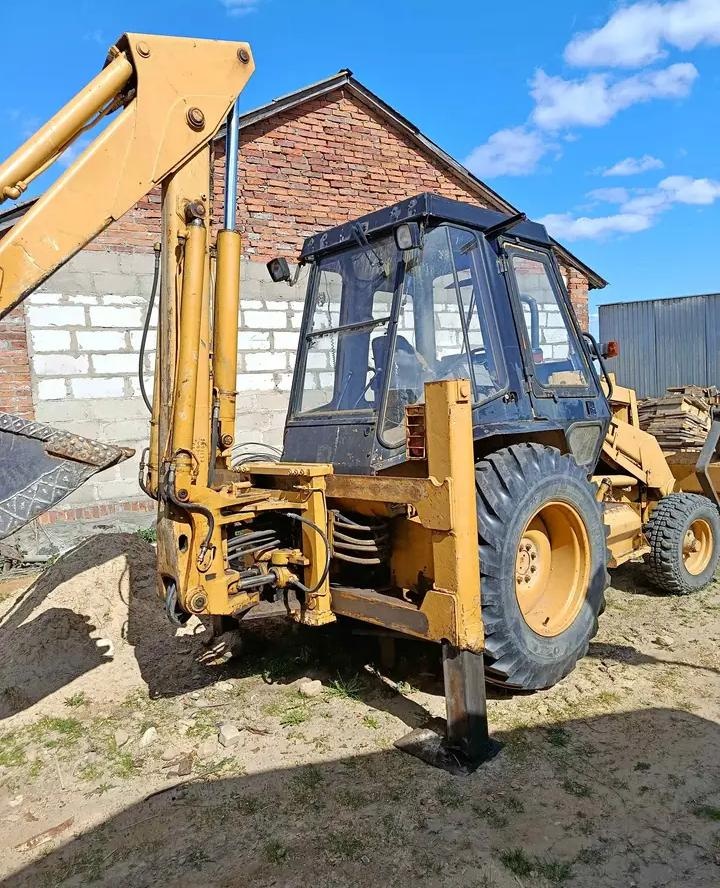 Traktorbagr CAT 4x4 - 3