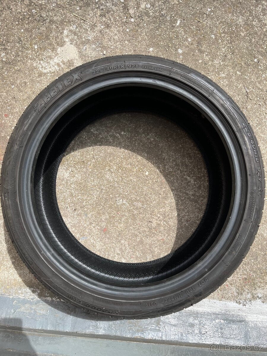 PNEU LETNÍ 225/40/18,92Y - 3
