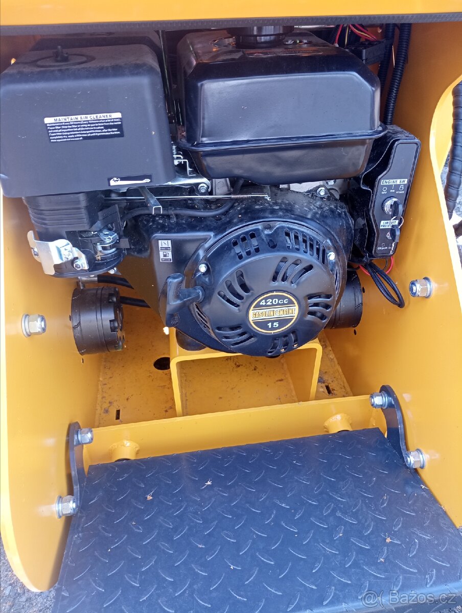 smykač, smykový nakladač, pásový nakladc, kolový smykač - 3