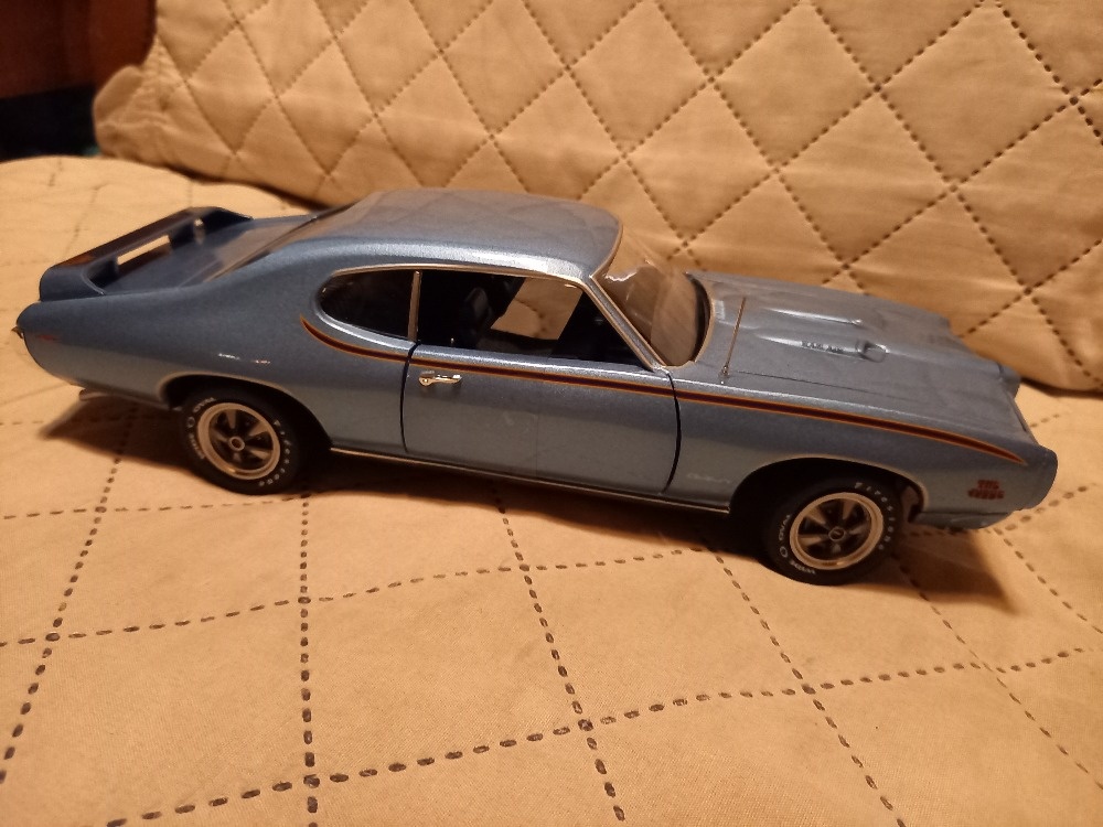 Pontiac GTO Judge MCACN 1969 Autoworld 1:18 - 3