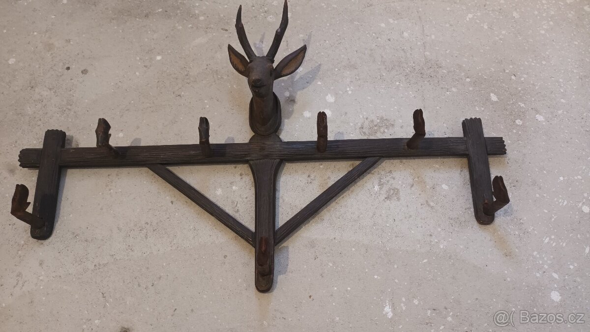 Vyřezávaný věšák - 3