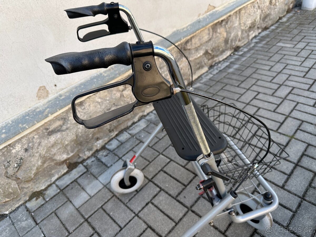 Invalidní chodítko pro seniory a důchodce - 3