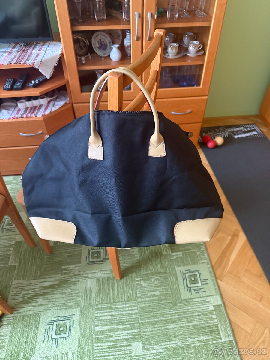 Opěrka a cestovní tašky - 3