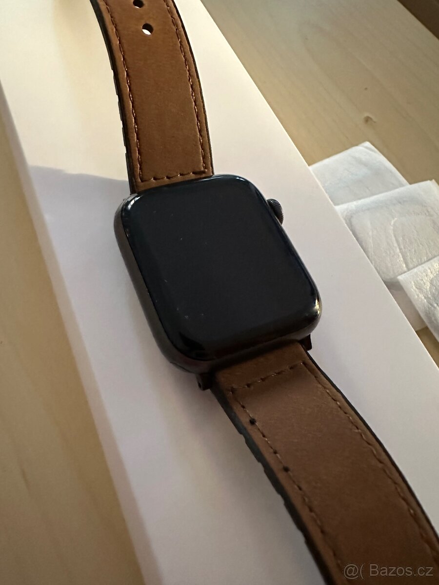 Apple Watch SE 44mm gray - 3