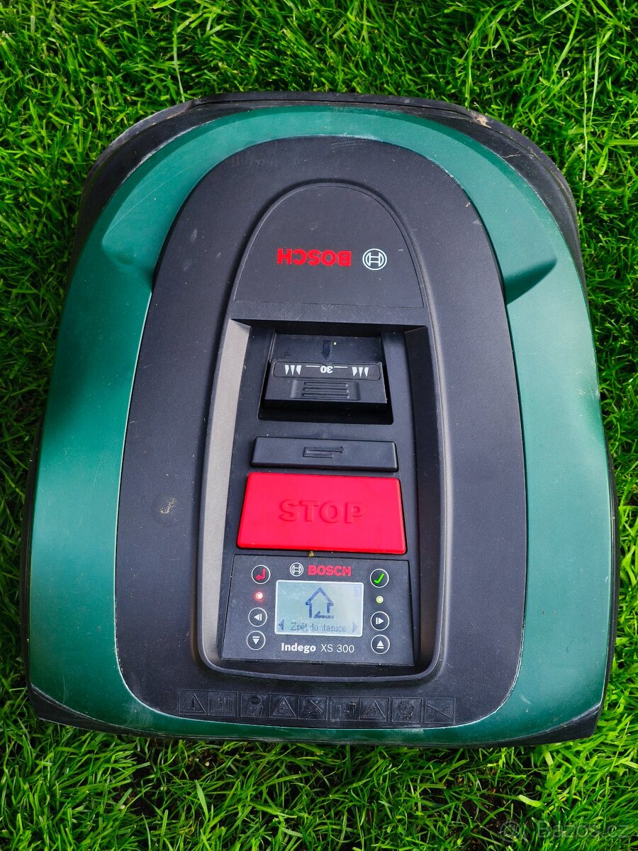BOSCH Robotická sekačka Indego XS 300 - 3