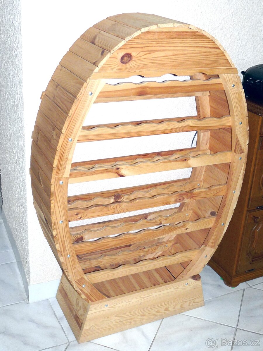 Masivní dřevěná vinotéka - 3