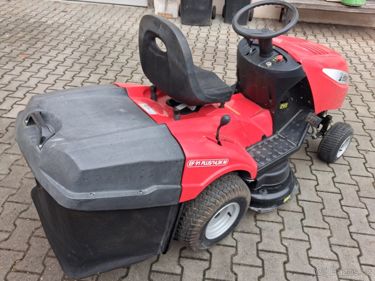 ZAHRADNI TRAKTUREK - 3