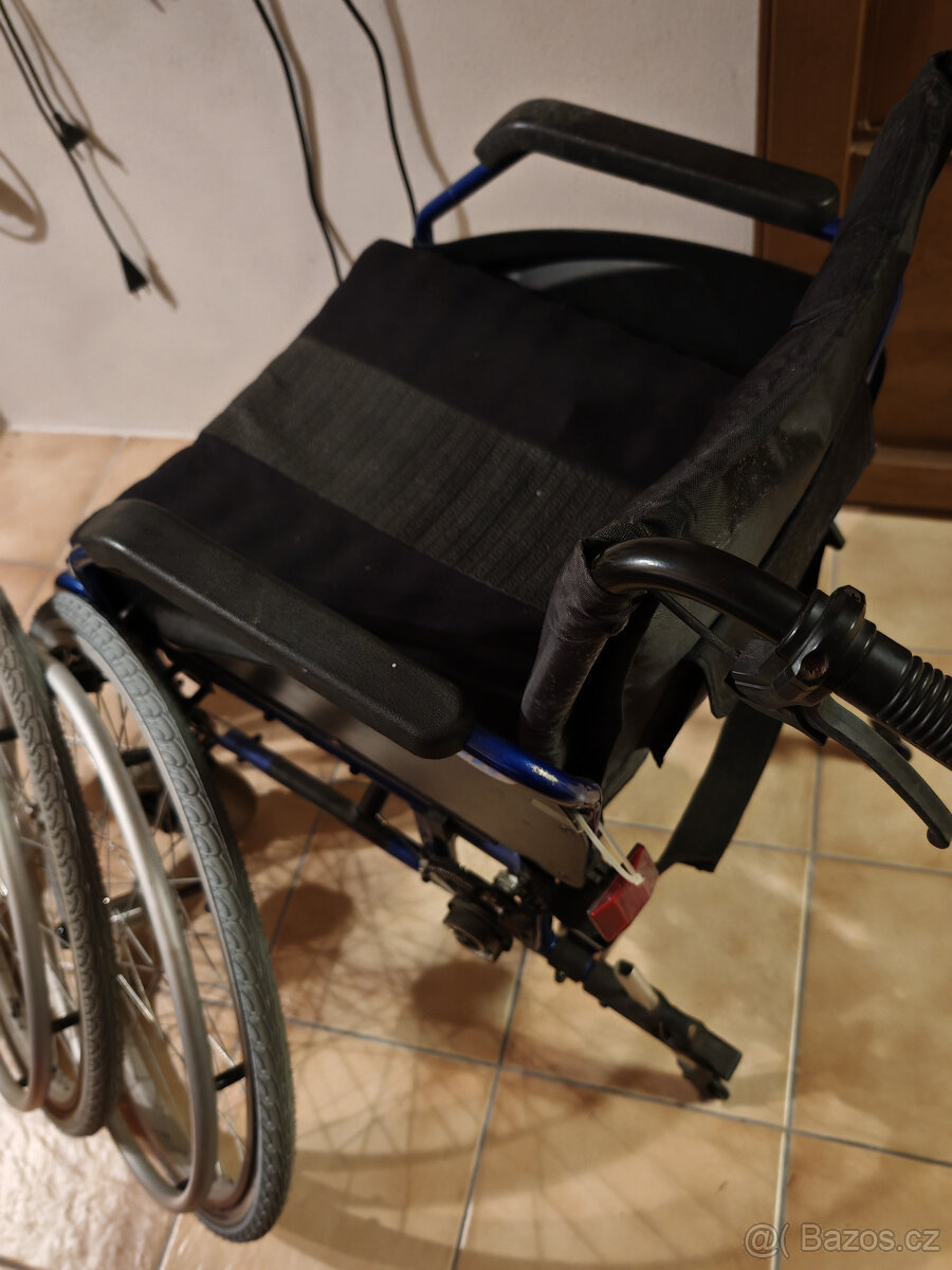 invalidní vozík mechanický - 3