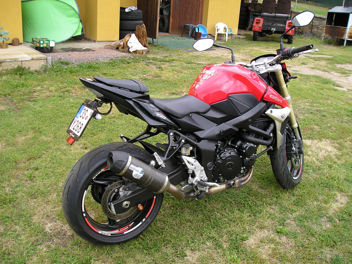 Suzuki GSR750 - 3