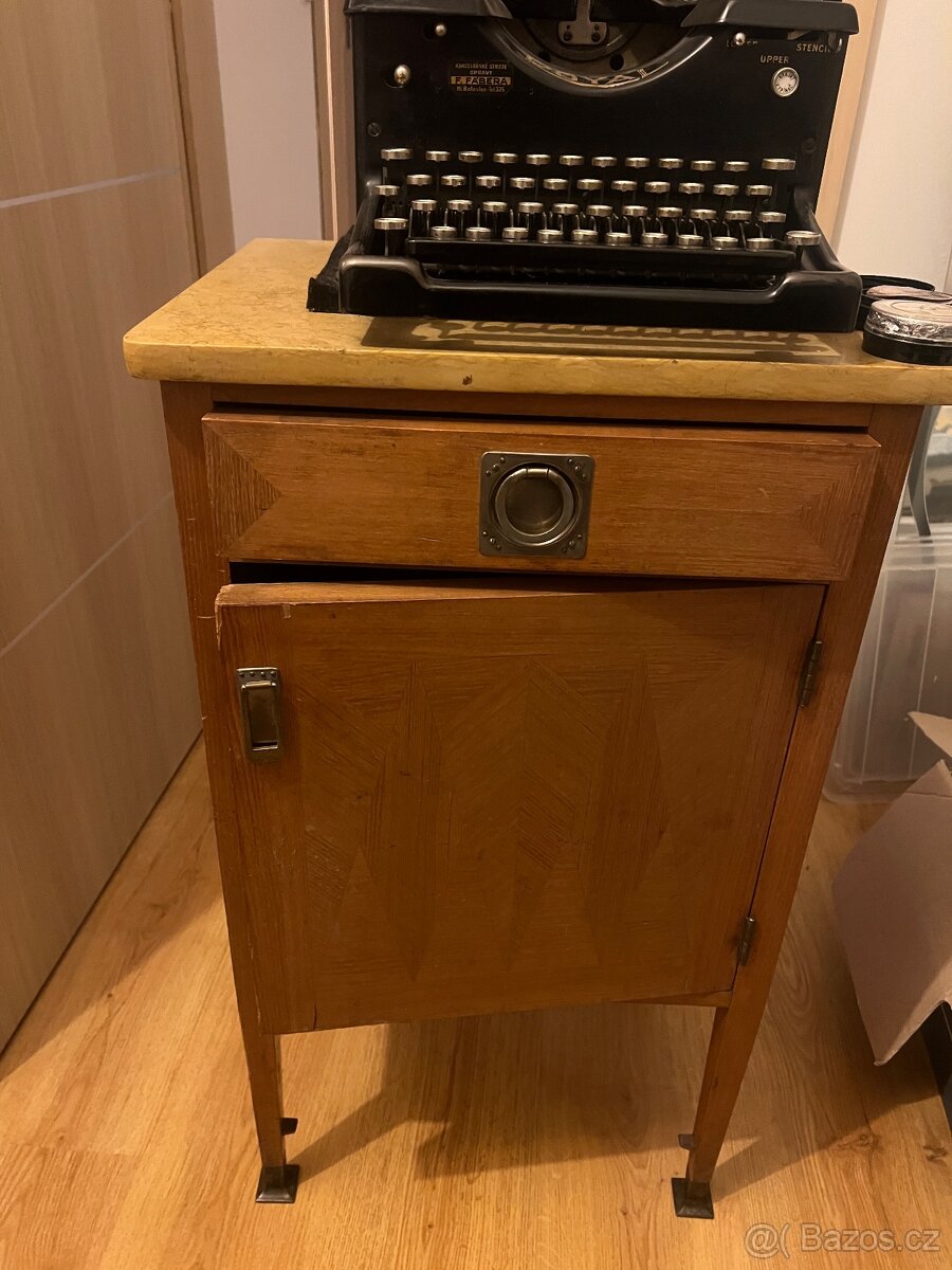Skříňka pod psací stroj a psací stroj - 3