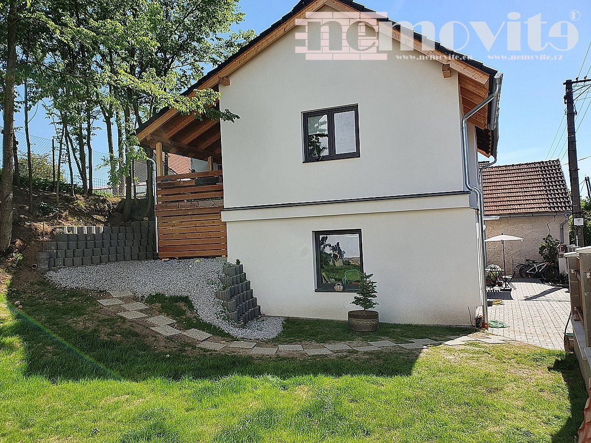 Exkluzivně nabízíme na prodej rodinný dům s dvěma bytovými j - 3