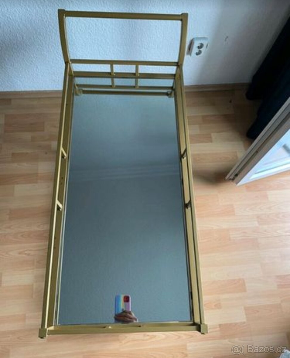 NOVÝ MOBILNÍ SERVÍROVACÍ STOLEK - 3