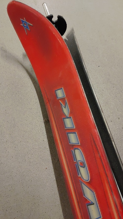 Pánské lyže Volkl Carver,185cm, vázání Marker, hůlky Fischer - 3